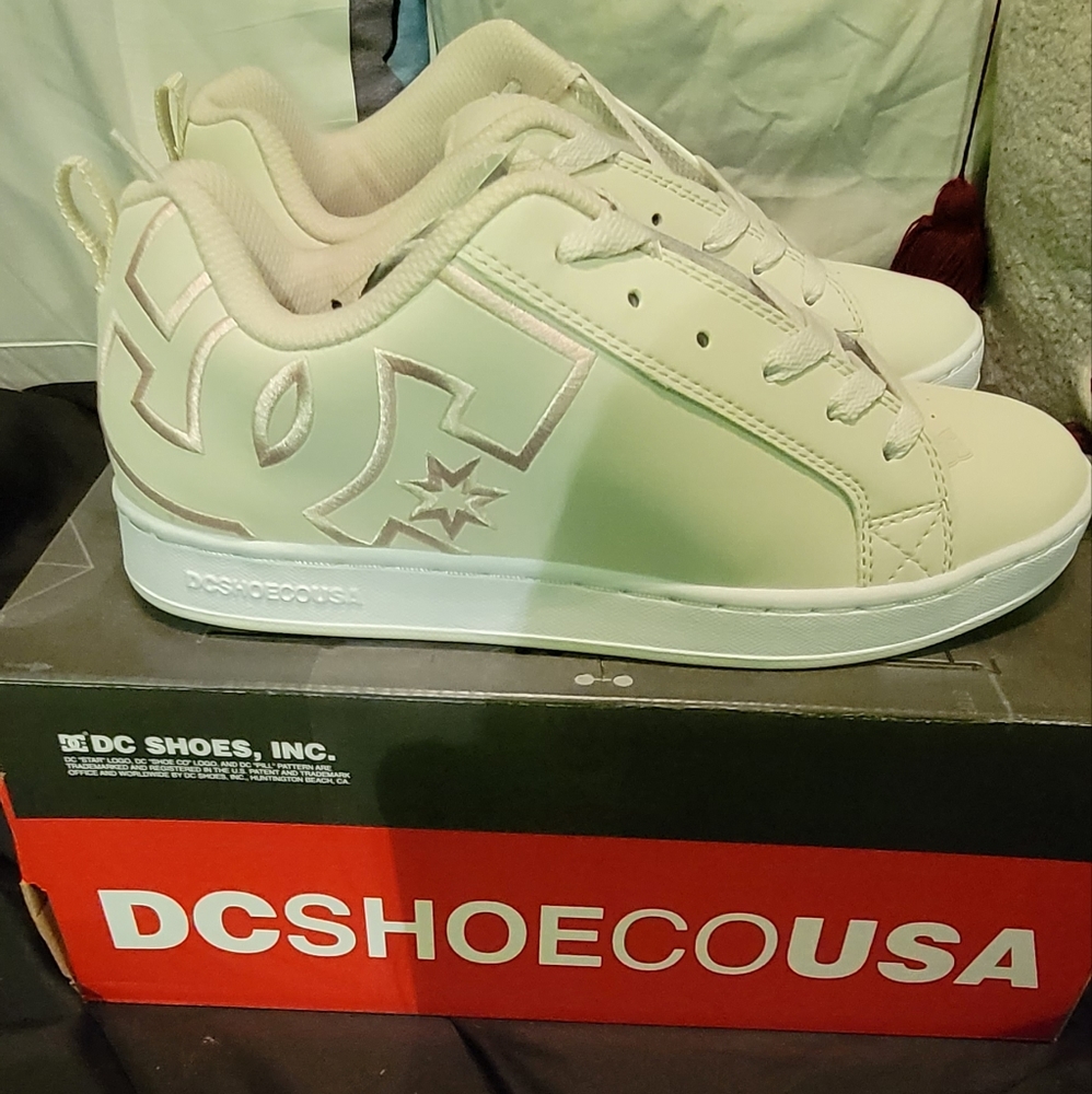 White/ pink brand new sz 8.5 have 2 pairs